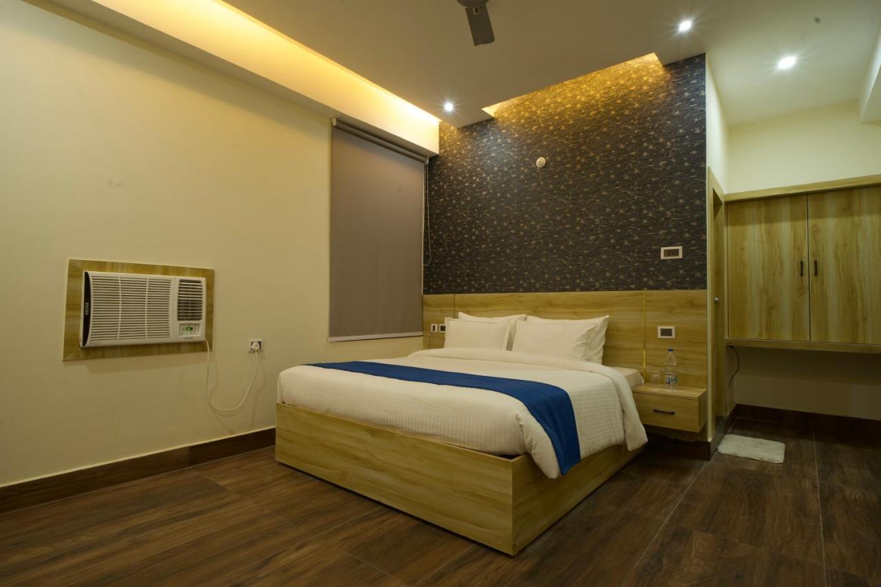 Hotel Dolphin Club Chinhat Exterior foto